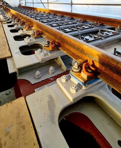 Photo grouting derriere text